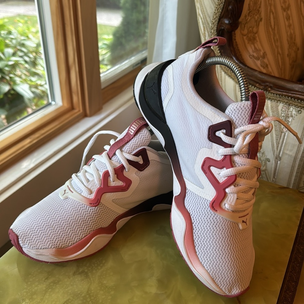 PUMA Women NIB Zone XT Training Shoes in White Beauty/Georgia Peach Size 8